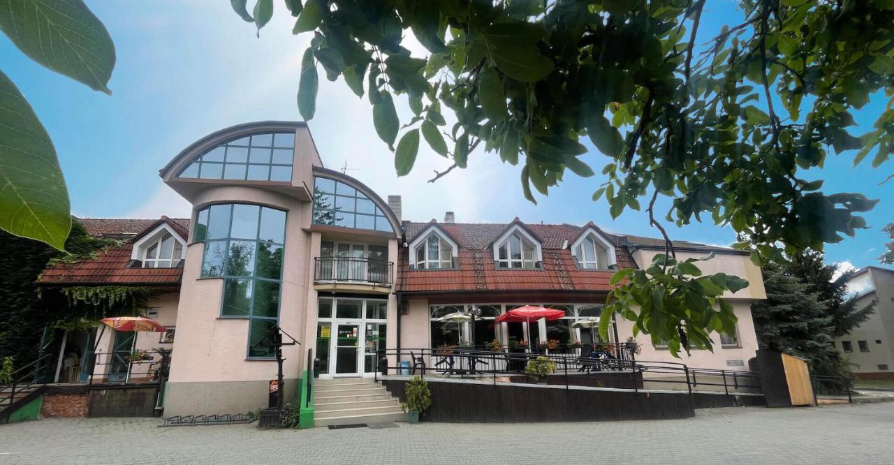 Hotel COLCHI Uničov Buitenkant foto