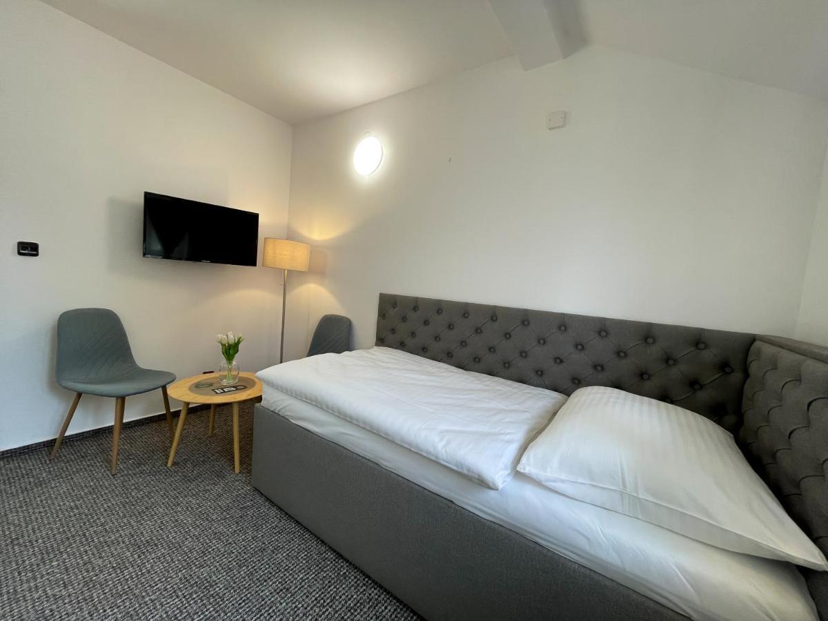 Hotel COLCHI Uničov Buitenkant foto