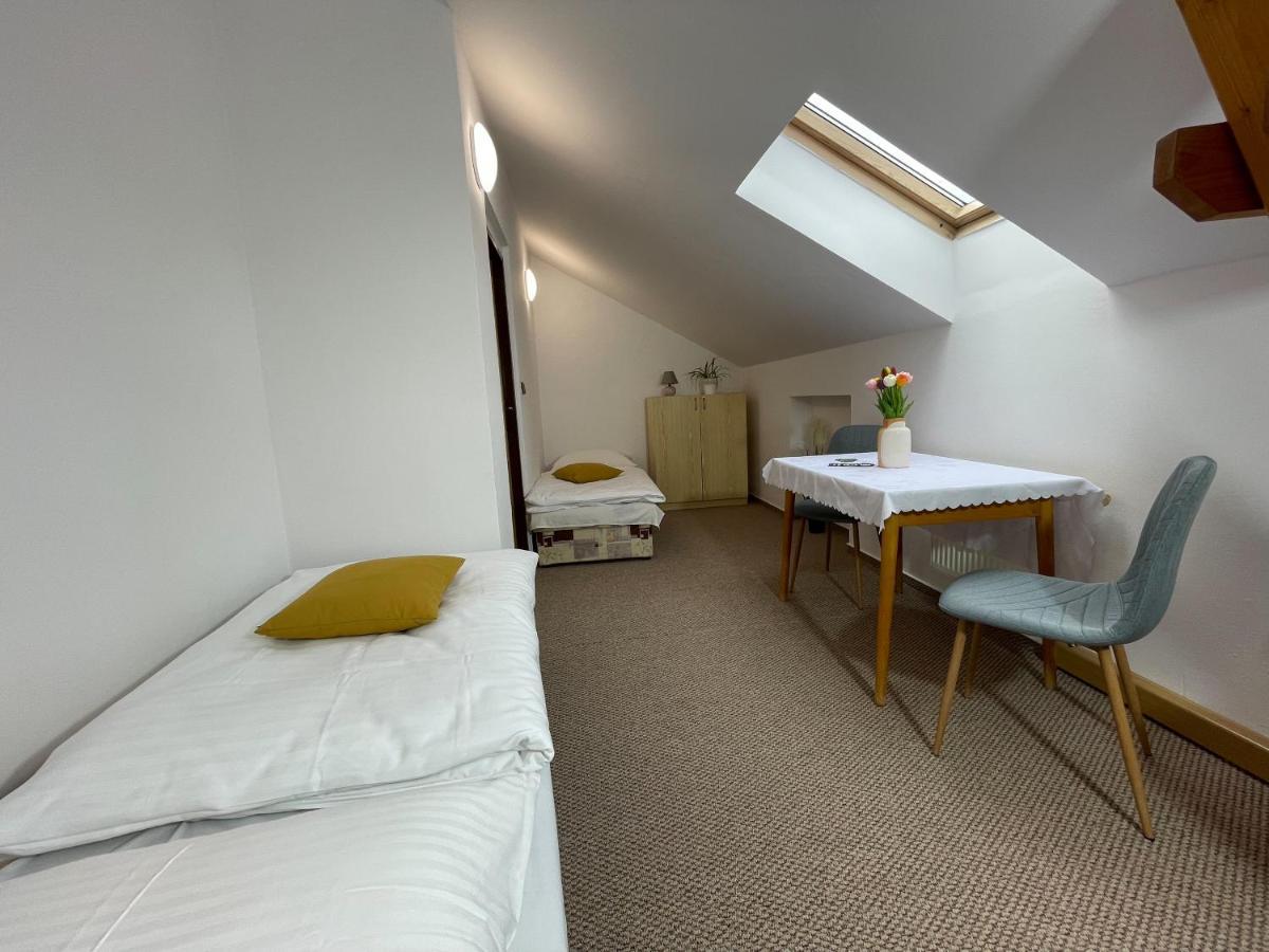 Hotel COLCHI Uničov Buitenkant foto